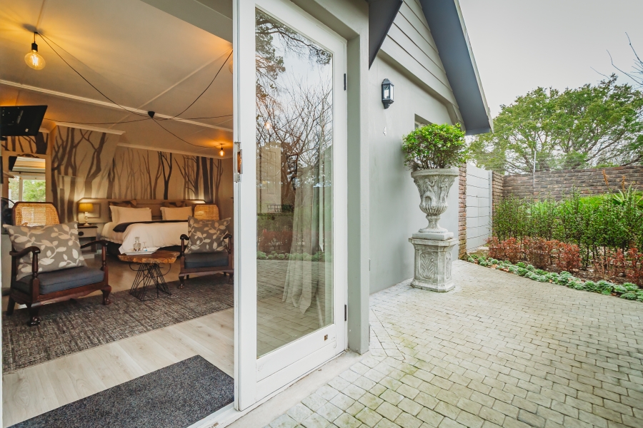 6 Bedroom Property for Sale in Heatherlands Western Cape